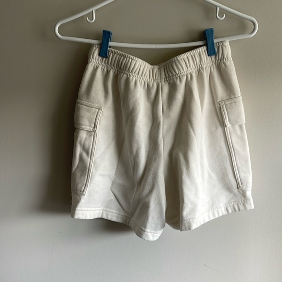 💙BOGO💙 Bluenotes White Cargo Sweatshorts XS - Picture 3 of 4